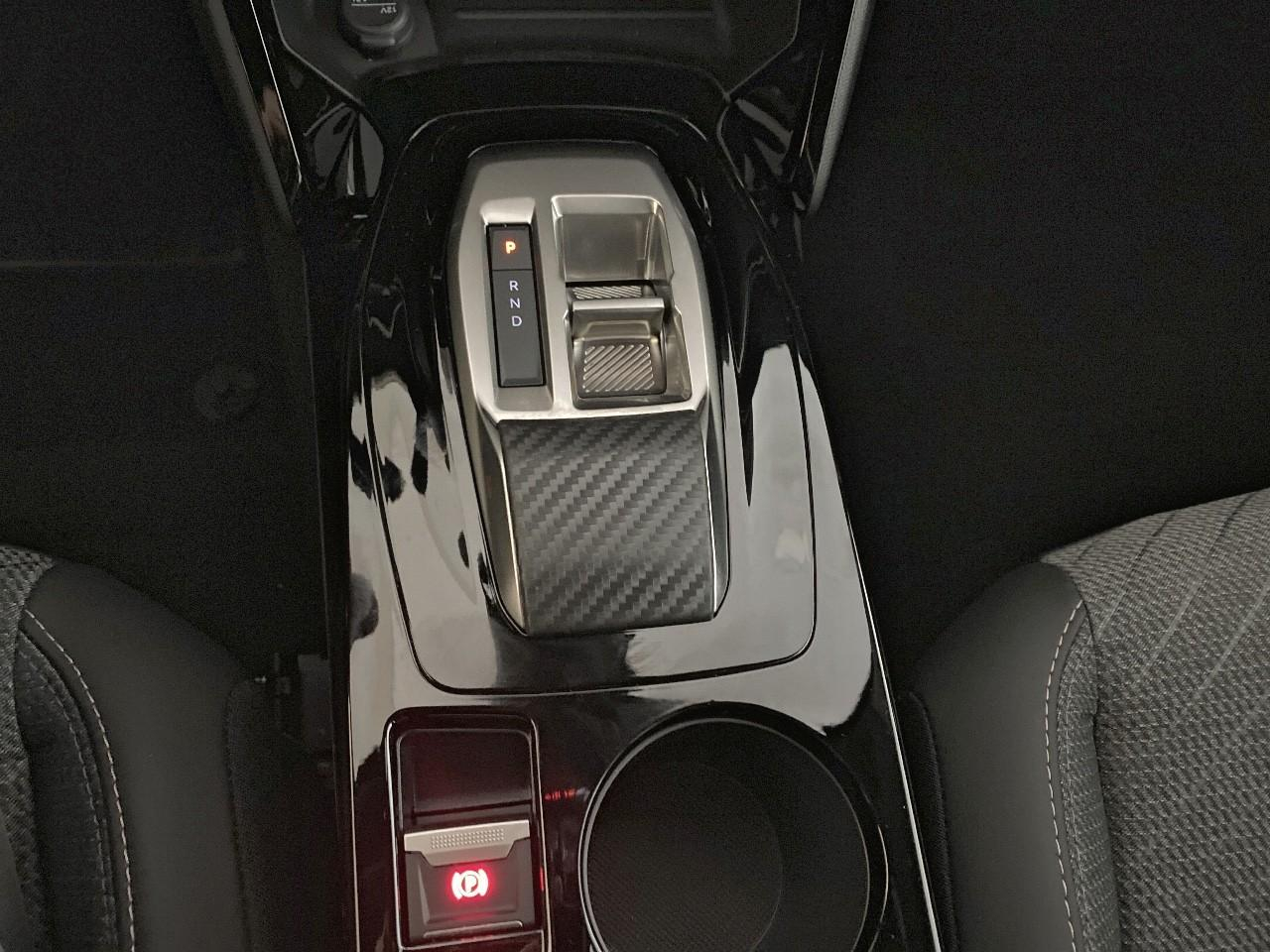Peugeot 2008 hybrid 145 ch e-dcs6 allure — photo 17