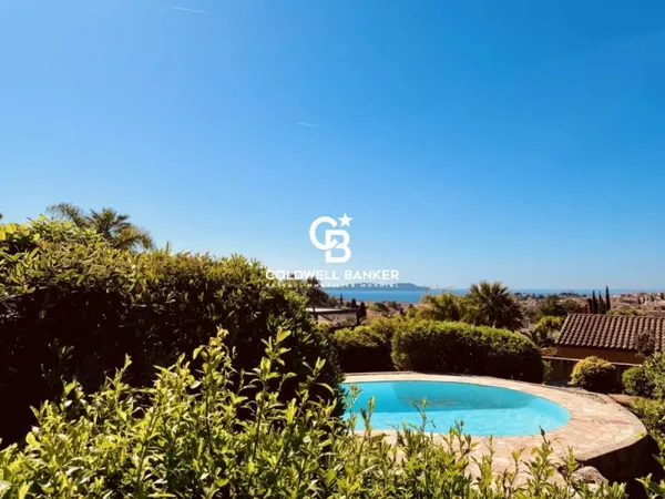 Villa vue mer, à pied du village - 83320 Carqueiranne