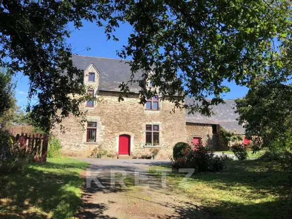 Petit Manoir du XVIe siècle dépendances et parc de près d'1ha en Haut Anjou