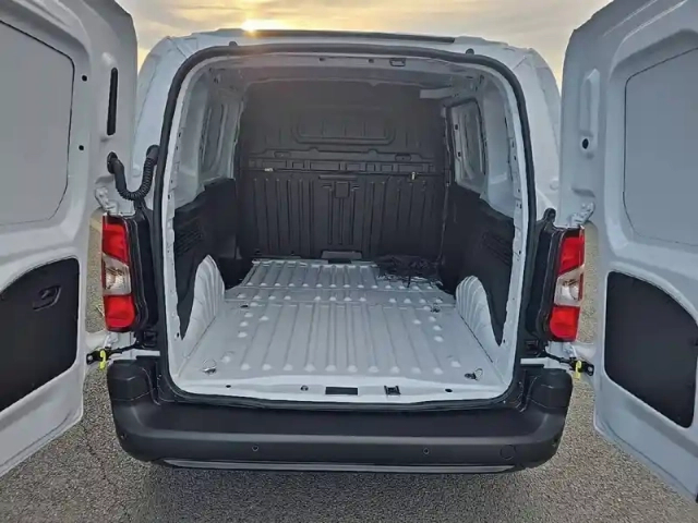 Peugeot Partner e- fgn 136 ch m charg ut maj 54 kwh aut — photo 6