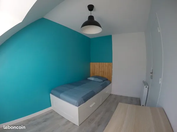 Chambre meublée - maison idéalement située