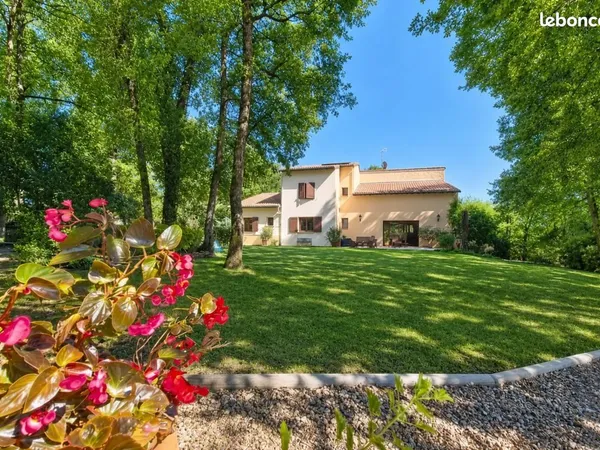 Maison 6 pièces 272 m²