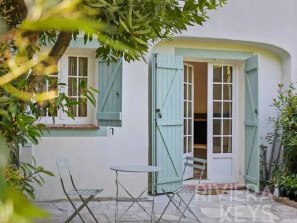 Une Maison Provençale de Charme aux Portes de la Forêt de la Cro