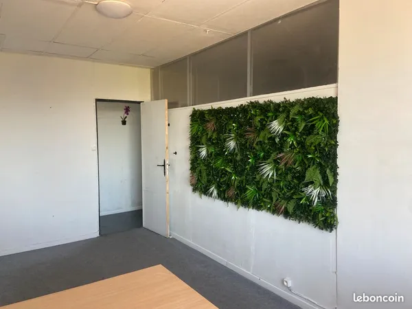 Bureaux de 20 m2 à 420 euros HT toutes charges comprises