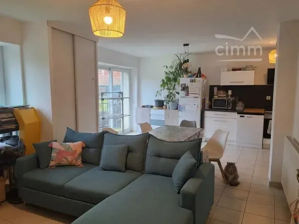 T3 en rez de jardin avec cour et garage à louer à ST BARTHELEMY DE VALS