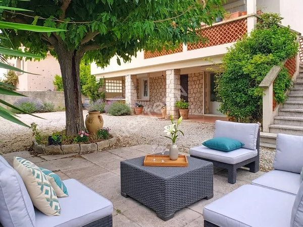 Grande Bastide de 220 m2 (T2 + T3 + T5) à 1 km des Plages !!