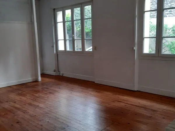 Loue bureaux 62 m2 boulevard lavoisier