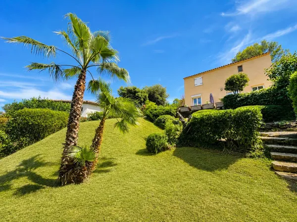 MAISON LUMINEUSE 3 CHAMBRES AVEC JARDIN À VALESCURE