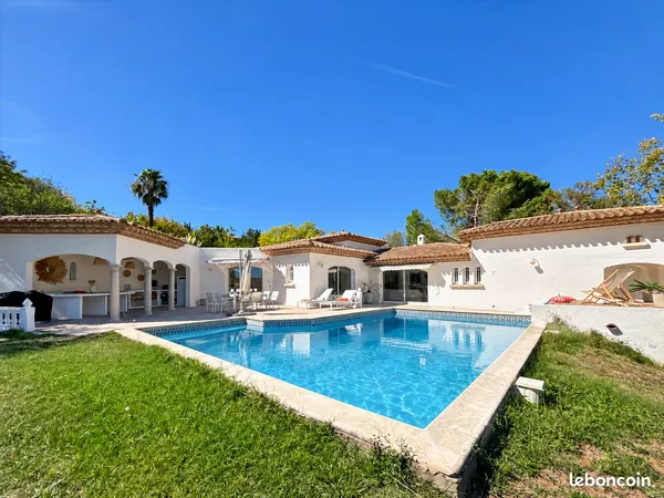 Maison T5 avec terrasse et piscine