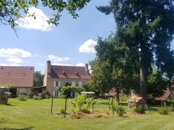 Ensemble périgourdin comprenant maison d'habitation et gîte datant du 17ème siècle