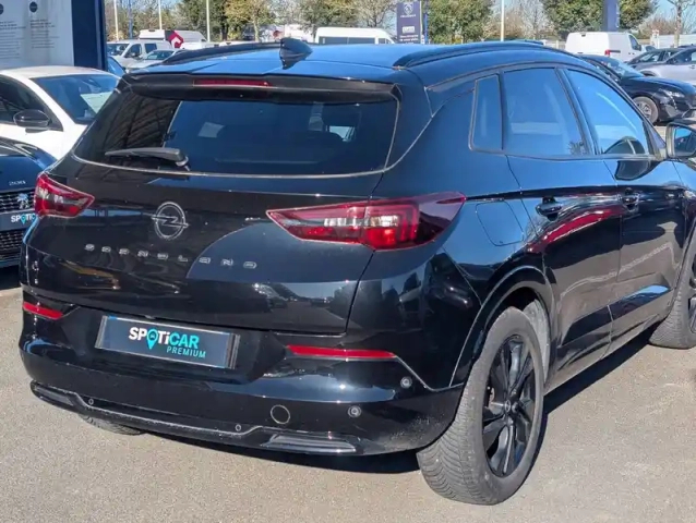 Opel Grandland hybrid 225 ch bva8 — photo 2