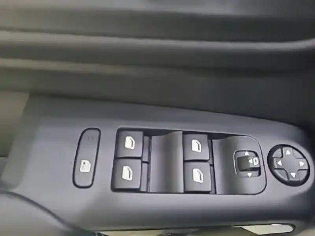Citroën C5 Aircross hybride rechargeable 225 e-eat8 — photo 51