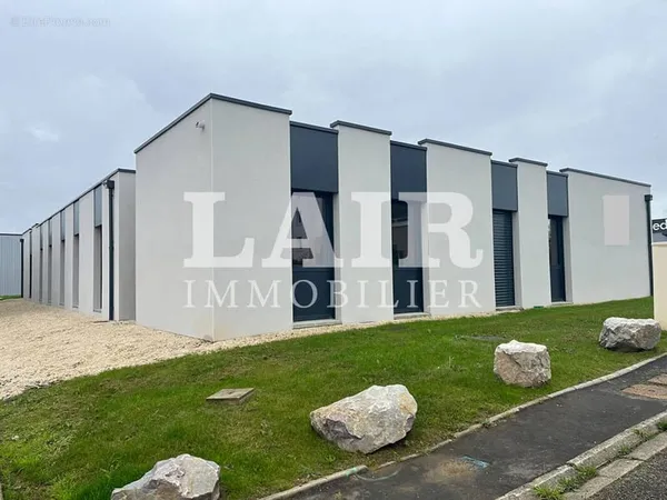 72 Exceptionnel plateau de bureaux et d'activité de 440 m² à vendre Le Mans nord - Réf-12997