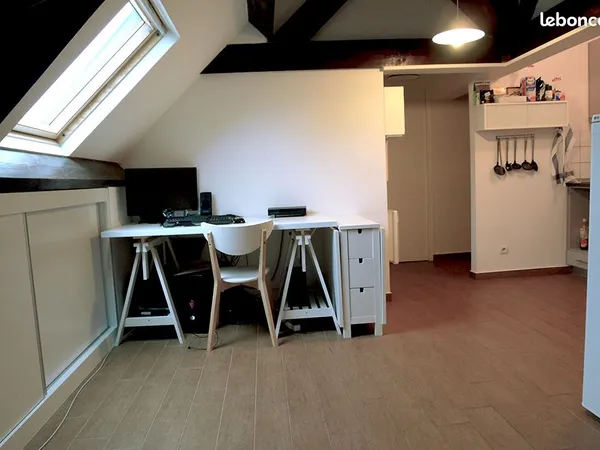 [Vitry sur seine] Loue T2 meublé sous comble, proche transports et commerces (Dispo Septembre / Gara