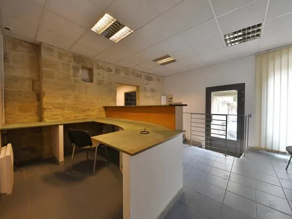 Local commercial à vendre à Uzès - Opportunité rare!