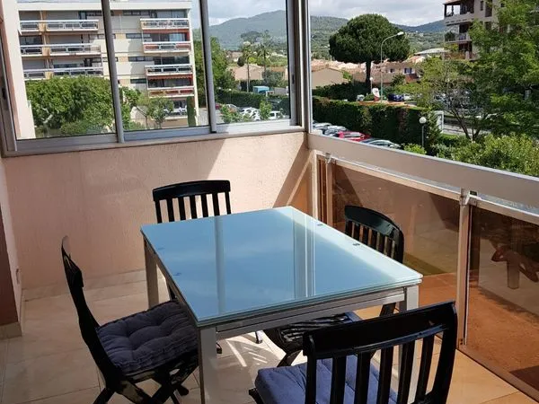 Location meublée a l année 2 pieces 50 m2 sainte maxime