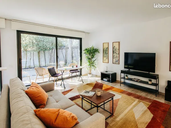 36 m² Cannes + 50 m2 Terrasse + piscine parking tennis