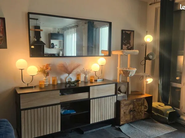 Appartement T2 renové et meublé de 48 m² avec parking souterrain et cave - Reims