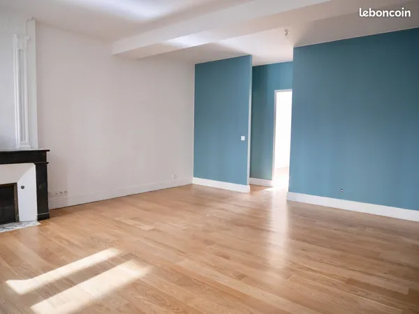Bordeaux Saint Paul: grand T2 rénové avec balcon