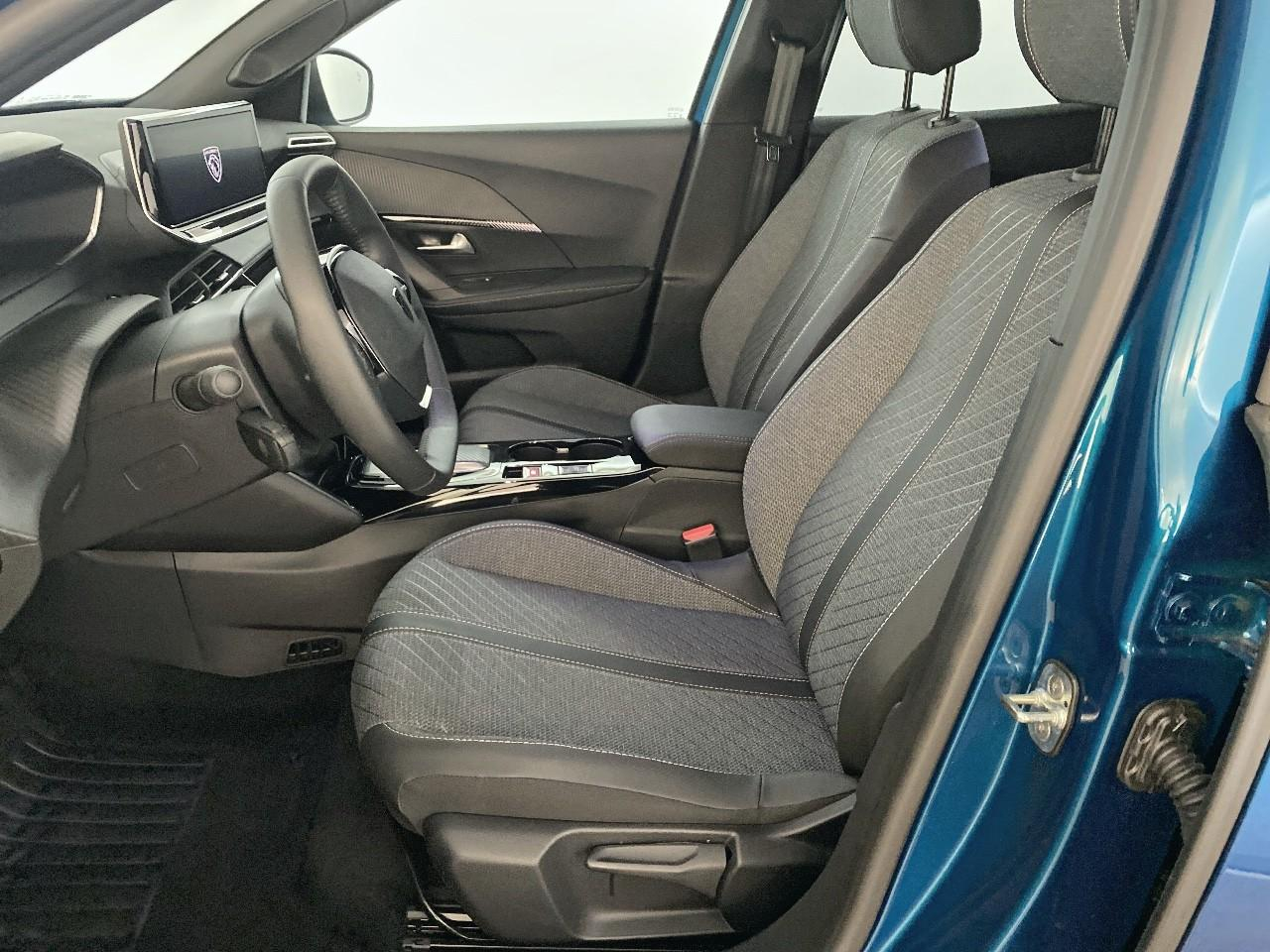 Peugeot 2008 hybrid 145 ch e-dcs6 allure — photo 9