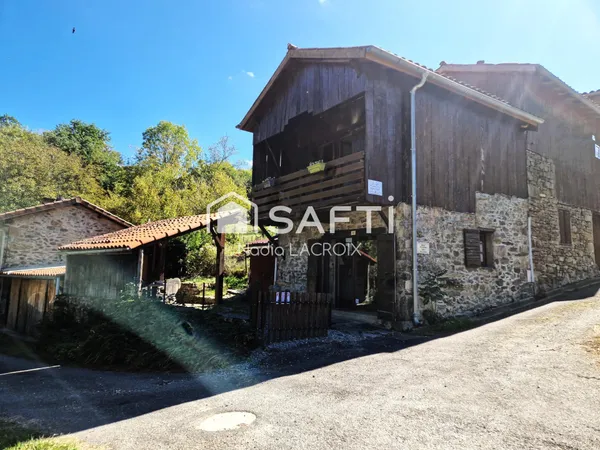 Maison (Gîte) de 31m², vendue meublée, cours et abri.