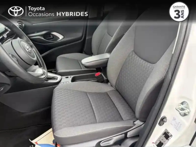 Toyota Yaris 116h dynamic 5p my22 — photo 3