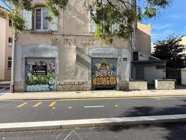 Local commercial 140 m²