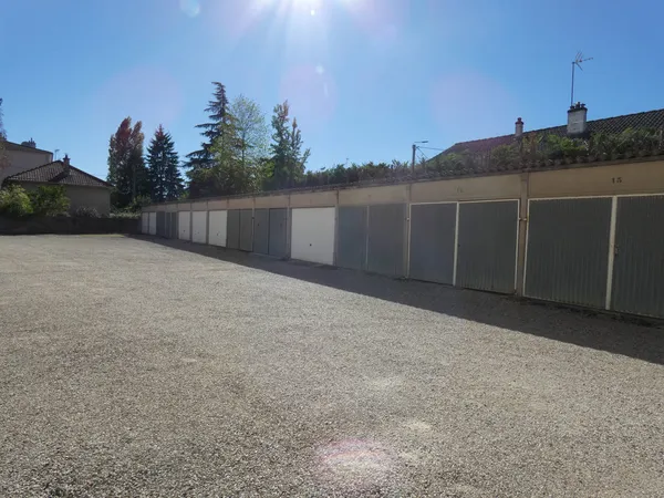 Beaune, garage en bande dans une copropriété