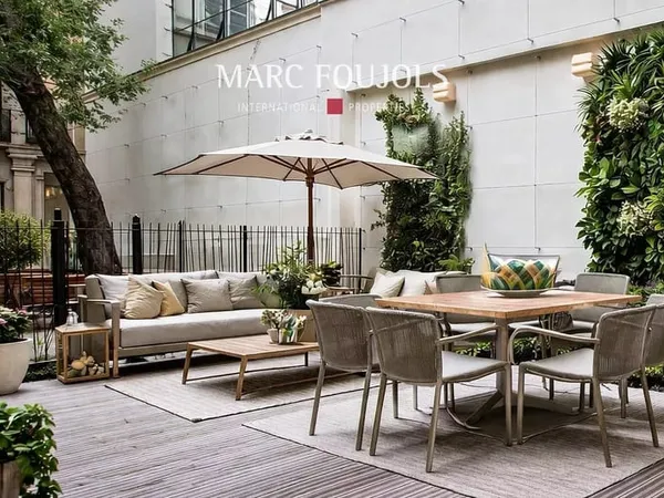 Paris VIII Faubourg Saint Honoré : appartement de 124 m² avec sa terrasse jardin de 67 m²