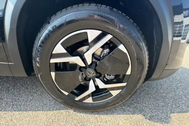 Peugeot 2008 hybrid 145 e-dcs6 — photo 32