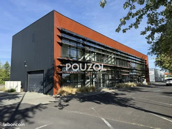 Local commercial 640 m² AUBIÈRE