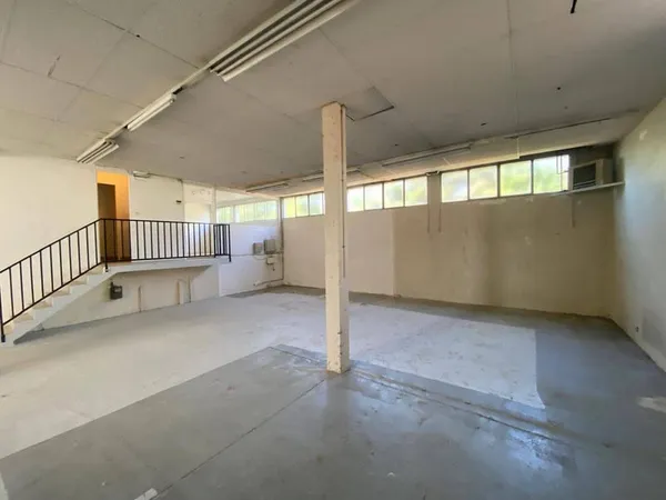 Local d'activité 140 m²