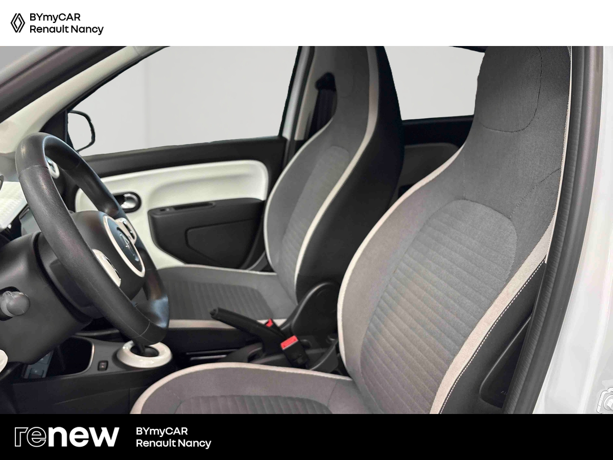 Renault Twingo III E-Tech — photo 11