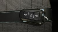 Peugeot 2008 1.2 PureTech 130ch S&S Allure — photo 16