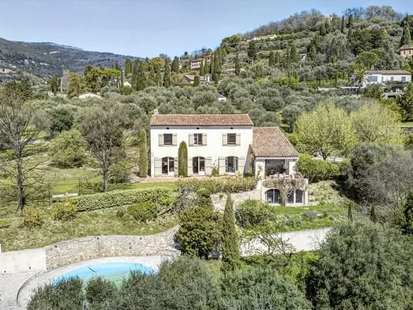 Maison 5 pièces 353 m²