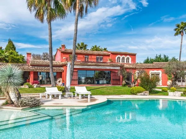 Vends maison 350m² Mougins sur jardin paysager de 3500m², piscine, calme
