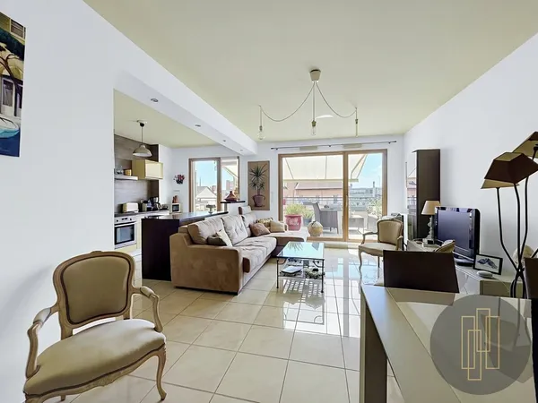 Hypercentre - Villefranche, T3 78.71 m² avec terrasse, garage et cave