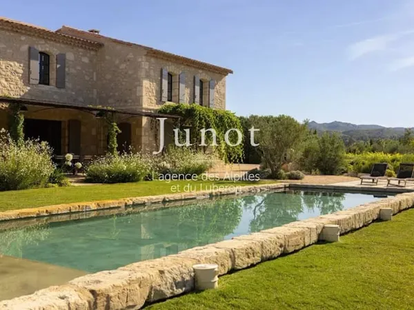 Propriété 6 pièces 310 m²