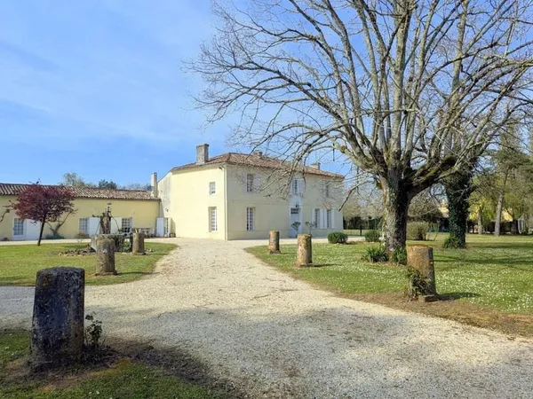 Magnifique Manoir avec 2 Maisons d'amis & 2 Piscines