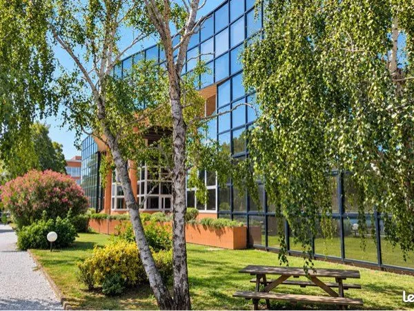LABÈGE INNOPOLIS - Bureaux lumineux 92 m² - Dernier étage - 4 parkings