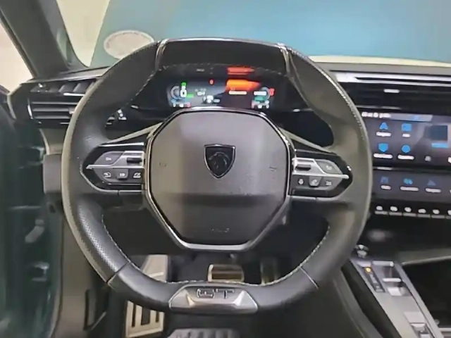 Peugeot 308 sw phev 180 e-eat8 — photo 9