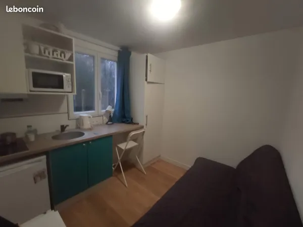 • Petit studio dans un bon quartier et proche transport