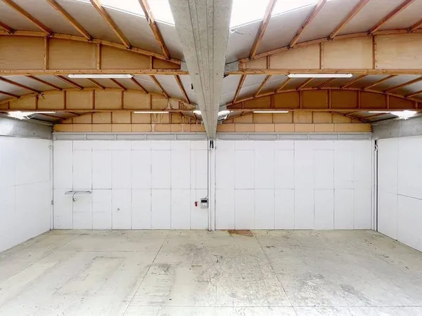 Local d'activité 206 m²