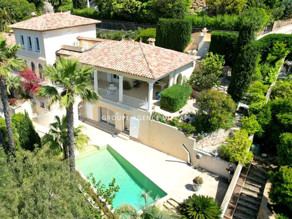 À VENDRE VILLA 6 PIÈCES 4 CHAMBRES PISCINE GARAGE VUE MER EXPOS