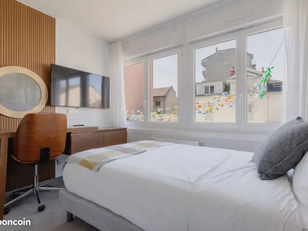 Studio meublé tout inclus 18 m² - lit double - Tram 17 au pied - Annemasse centre
