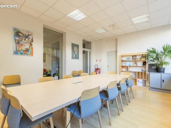 Bureau 193 m²