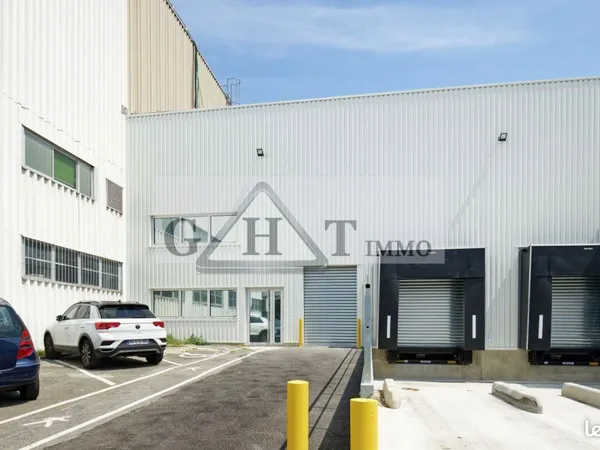 Local logistique 1 530 m²