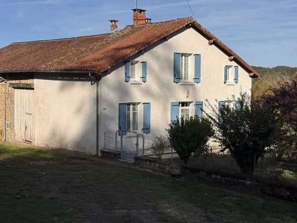 Maison en pierre de caractère au coeur du Périgord Vert Bus