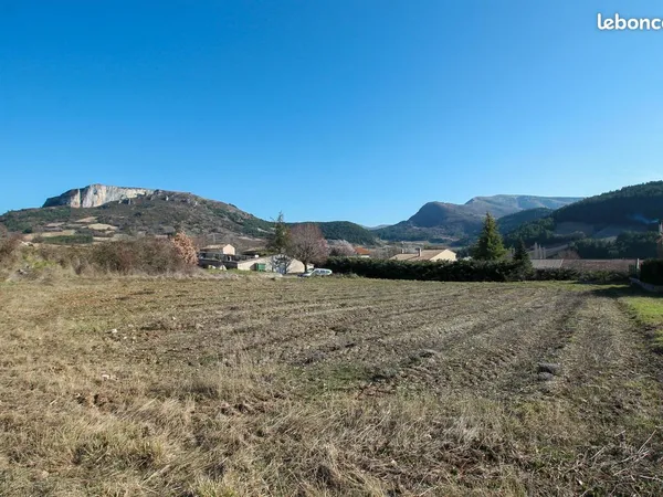 Vente | Terrain constructible | 1280 m² | Mévouillon | Jardin