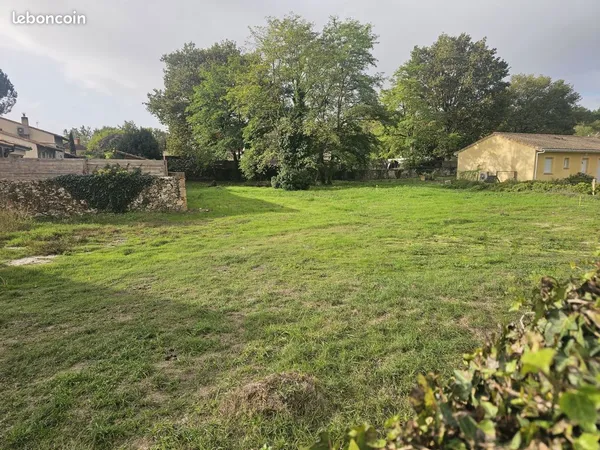 Terrain à bâtir de 648 m² à LANDIRAS (33)
